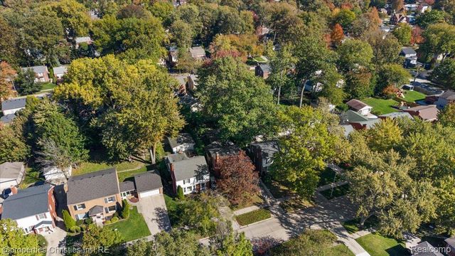 1870 Prestwick Road, Grosse Pointe Woods, MI 48236