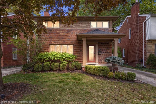 1870 Prestwick Road, Grosse Pointe Woods, MI 48236