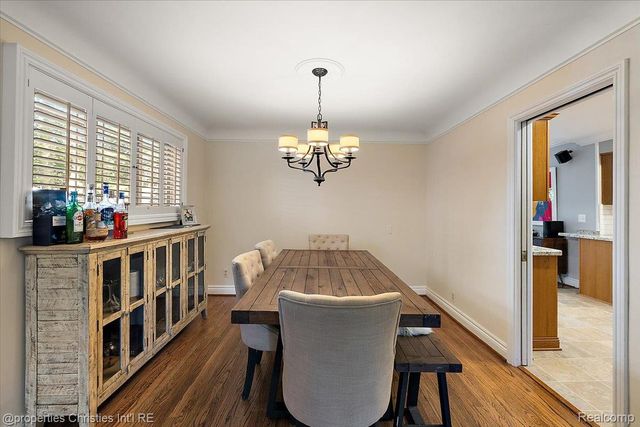 1870 Prestwick Road, Grosse Pointe Woods, MI 48236