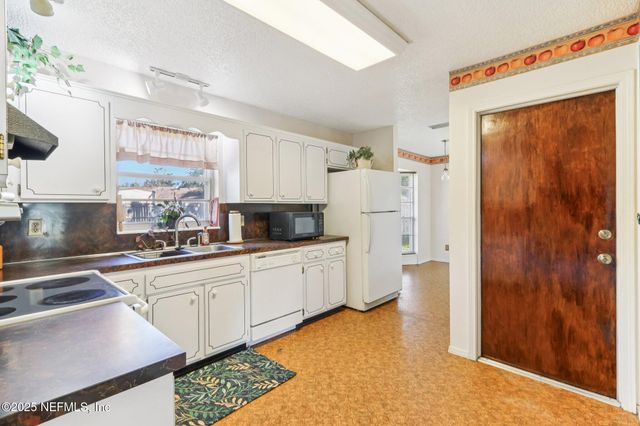 1738 PAPAYA Drive N, Orange Park, FL 32073