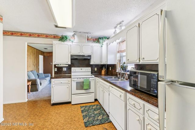 1738 PAPAYA Drive N, Orange Park, FL 32073