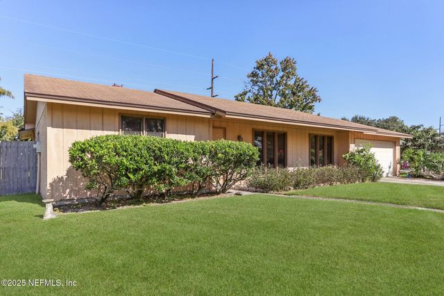 1738 PAPAYA Drive N, Orange Park, FL 32073