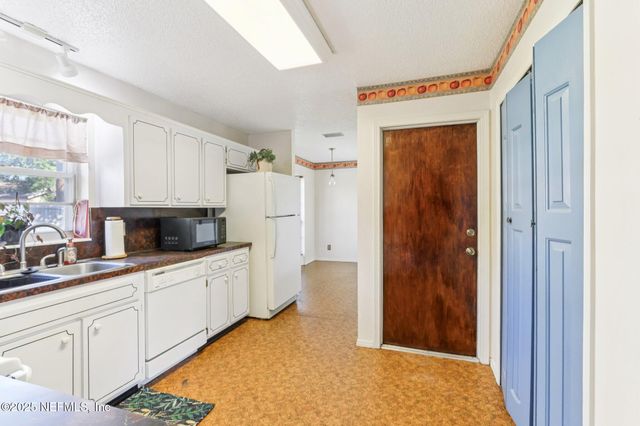 1738 PAPAYA Drive N, Orange Park, FL 32073