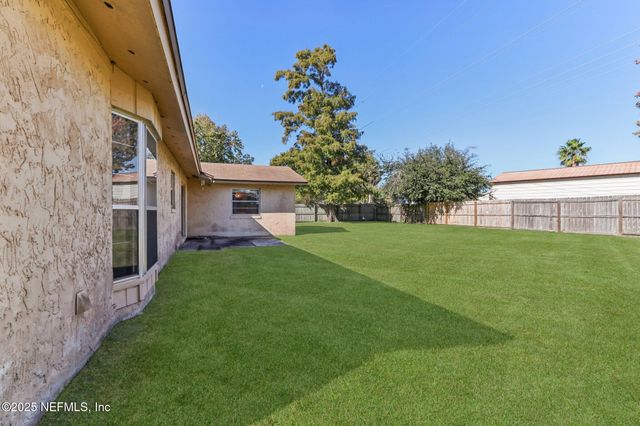 1738 PAPAYA Drive N, Orange Park, FL 32073