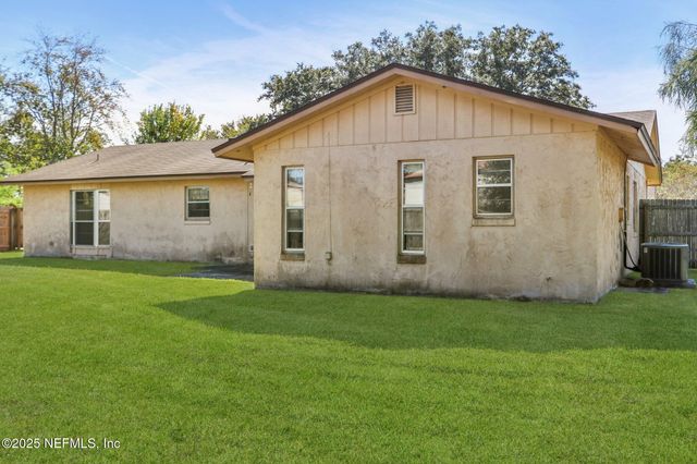 1738 PAPAYA Drive N, Orange Park, FL 32073