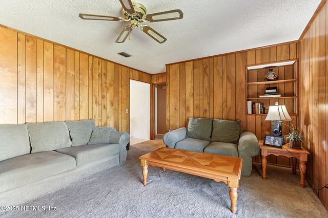 1738 PAPAYA Drive N, Orange Park, FL 32073