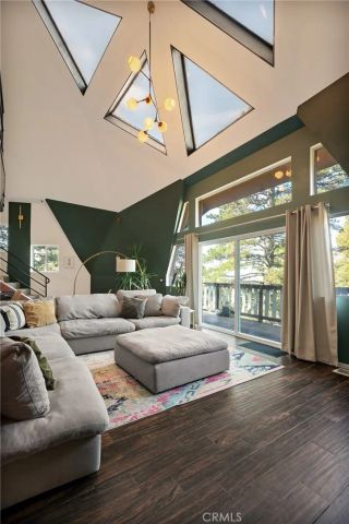 868 Pine, Twin Peaks, CA 92391