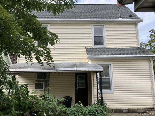 121 Campbell Avenue, Williston Park, NY 11596