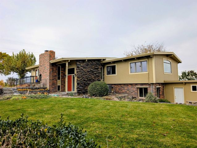 2175 W McManamon Rd, Other, WA 99344