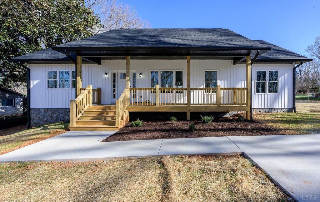 1906 Lakeside Drive, Lynchburg, VA 24501