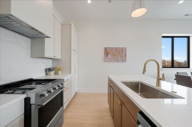 5340 N Lincoln Avenue 303, Chicago, IL 60625