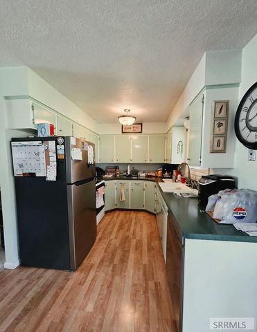 240 W Oak Street, Shelley, ID 83274