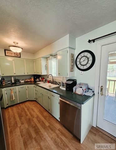 240 W Oak Street, Shelley, ID 83274