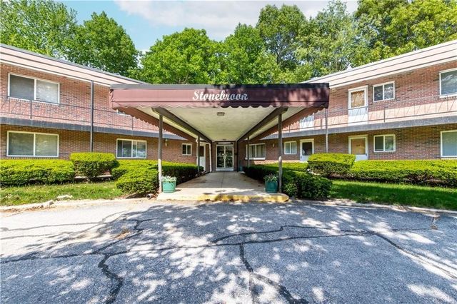 72 West Shore Road 202, Warwick, RI 02889