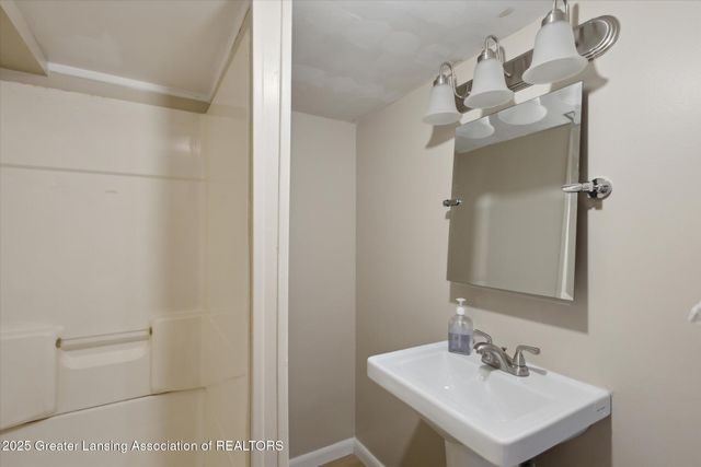 529 High Street, Williamston, MI 48895