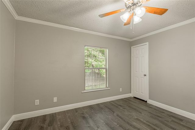 164 Varsity Drive, Huntsville, TX 77340