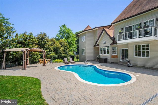 4020 STONE WALL AVE, Fairfax, VA 22032