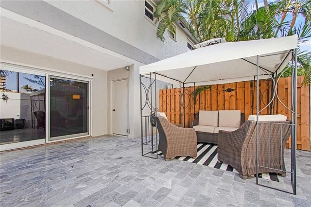 801 SE 16th Court 14, Fort Lauderdale, FL 33316