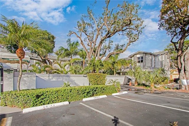801 SE 16th Court 14, Fort Lauderdale, FL 33316