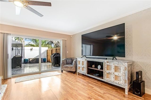 801 SE 16th Court 14, Fort Lauderdale, FL 33316