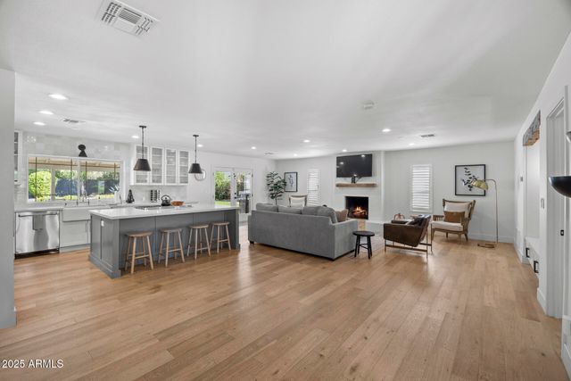 7836 E DAVENPORT Drive, Scottsdale, AZ 85260