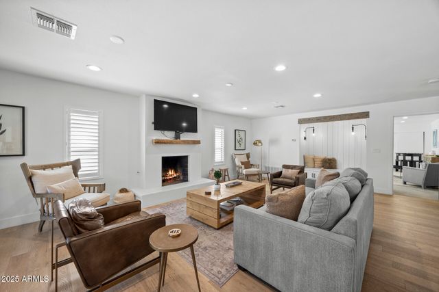 7836 E DAVENPORT Drive, Scottsdale, AZ 85260