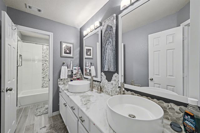 400 Winterwood Drive, Kennedale, TX 76060