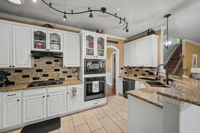 400 Winterwood Drive, Kennedale, TX 76060