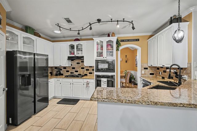 400 Winterwood Drive, Kennedale, TX 76060