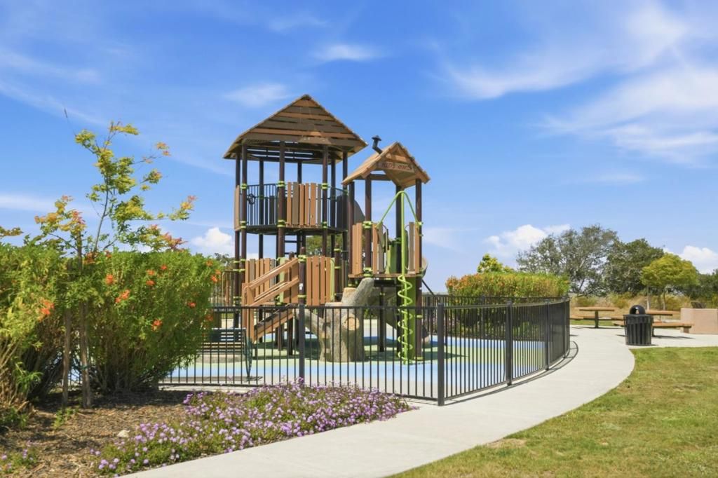 Image 36 of property listing at 18826 Sedgwick Lane, Marina, CA 93933
