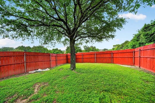 424 Castle, Desoto, TX 75115