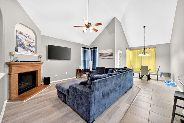 424 Castle, Desoto, TX 75115