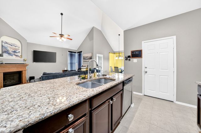 424 Castle, Desoto, TX 75115
