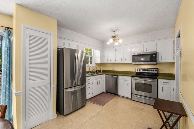504 Galesburg Ct, Nashville, TN 37217