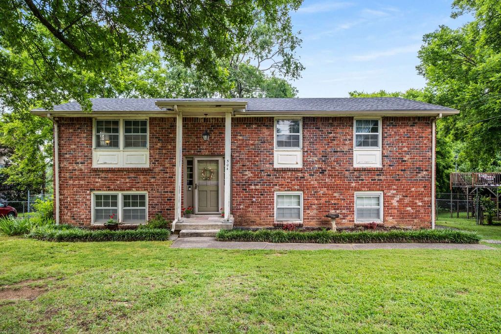 504 Galesburg Ct, Nashville, TN 37217