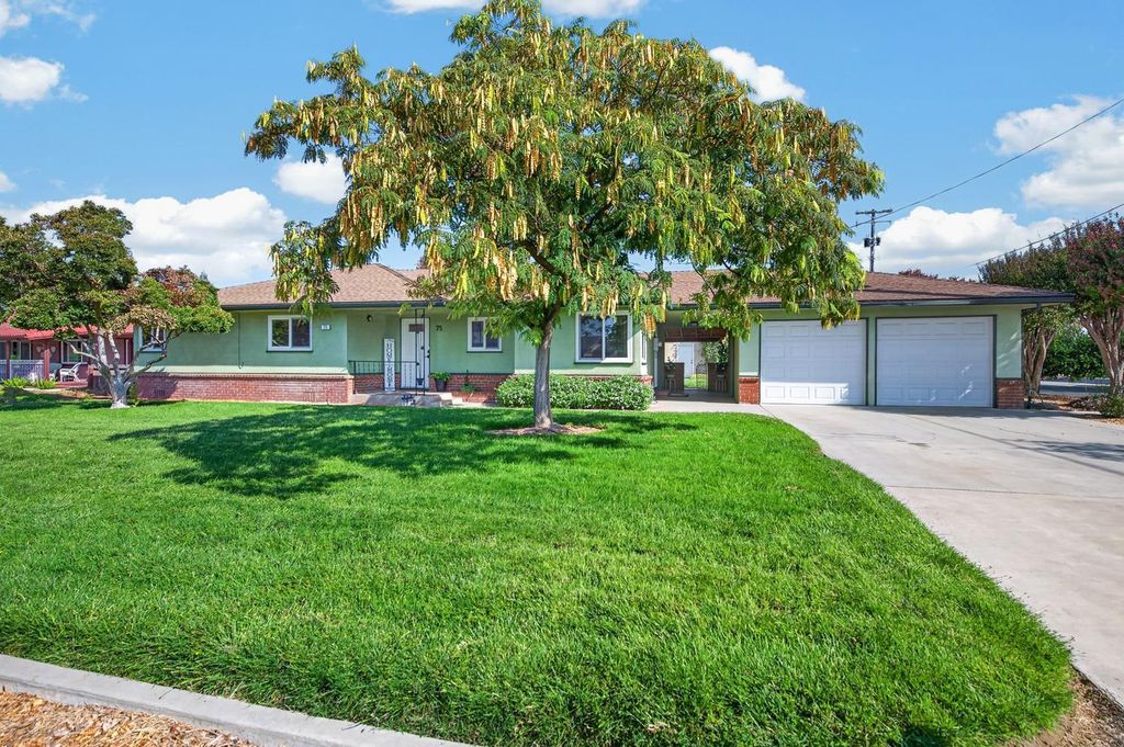 Image 1 of property listing at 75 W Sierra Avenue, Clovis, CA 93612