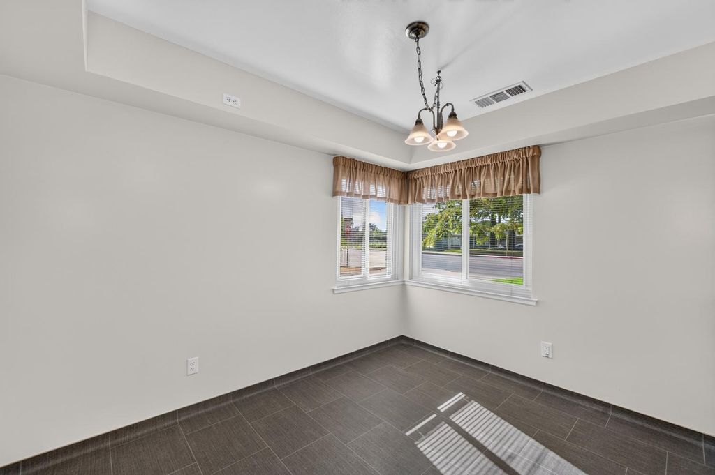 Image 12 of property listing at 75 W Sierra Avenue, Clovis, CA 93612