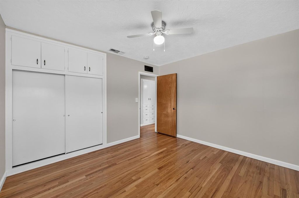 Image 21 of property listing at 75 W Sierra Avenue, Clovis, CA 93612
