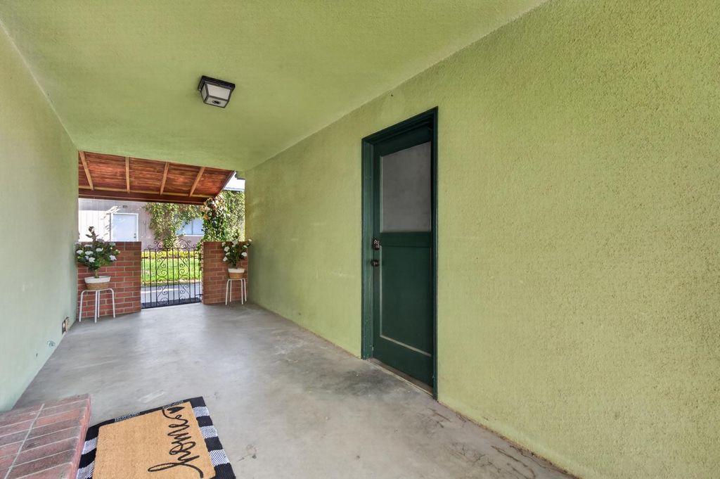 Image 25 of property listing at 75 W Sierra Avenue, Clovis, CA 93612