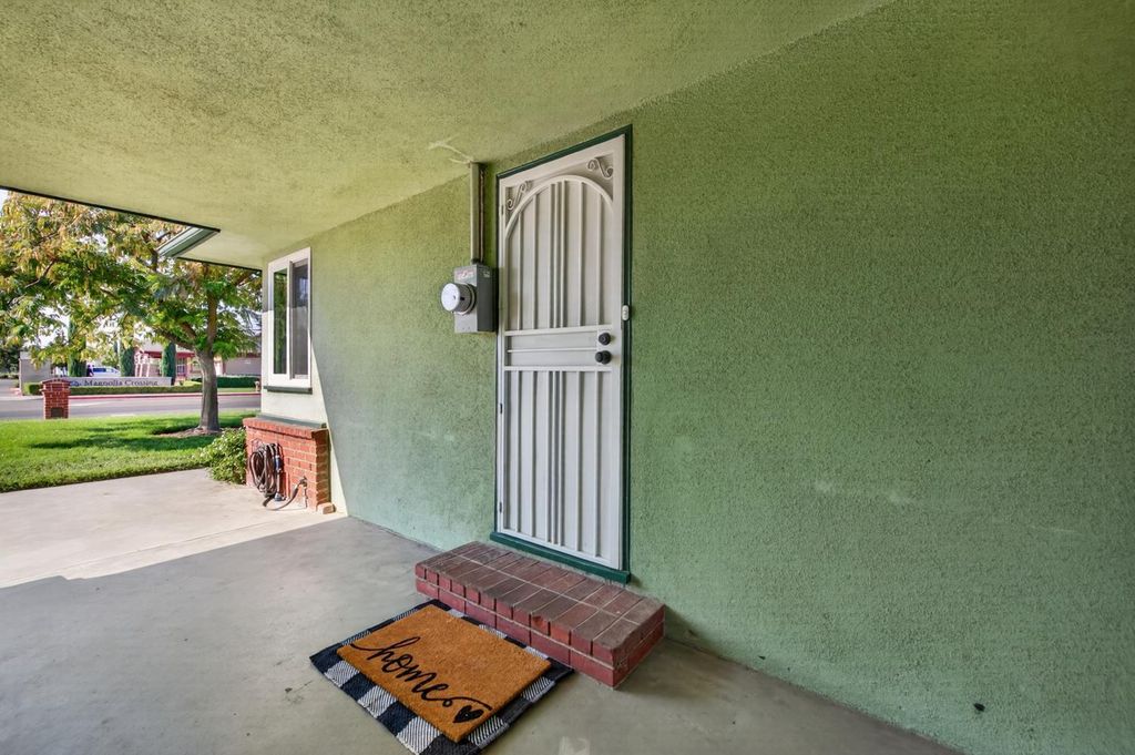 Image 26 of property listing at 75 W Sierra Avenue, Clovis, CA 93612