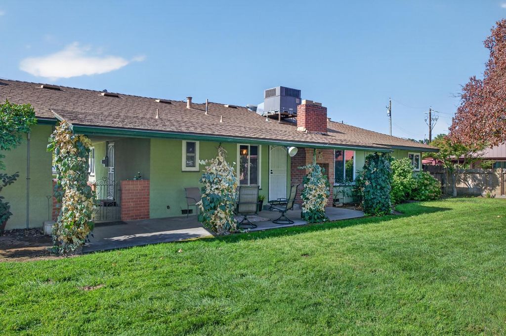 Image 27 of property listing at 75 W Sierra Avenue, Clovis, CA 93612
