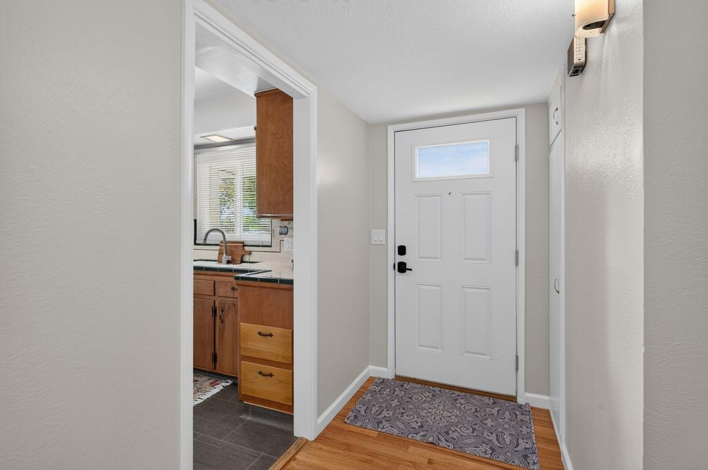 Image 3 of property listing at 75 W Sierra Avenue, Clovis, CA 93612