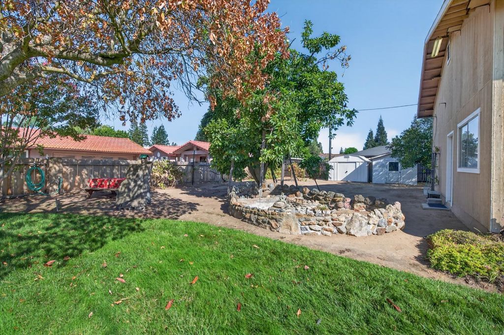 Image 32 of property listing at 75 W Sierra Avenue, Clovis, CA 93612