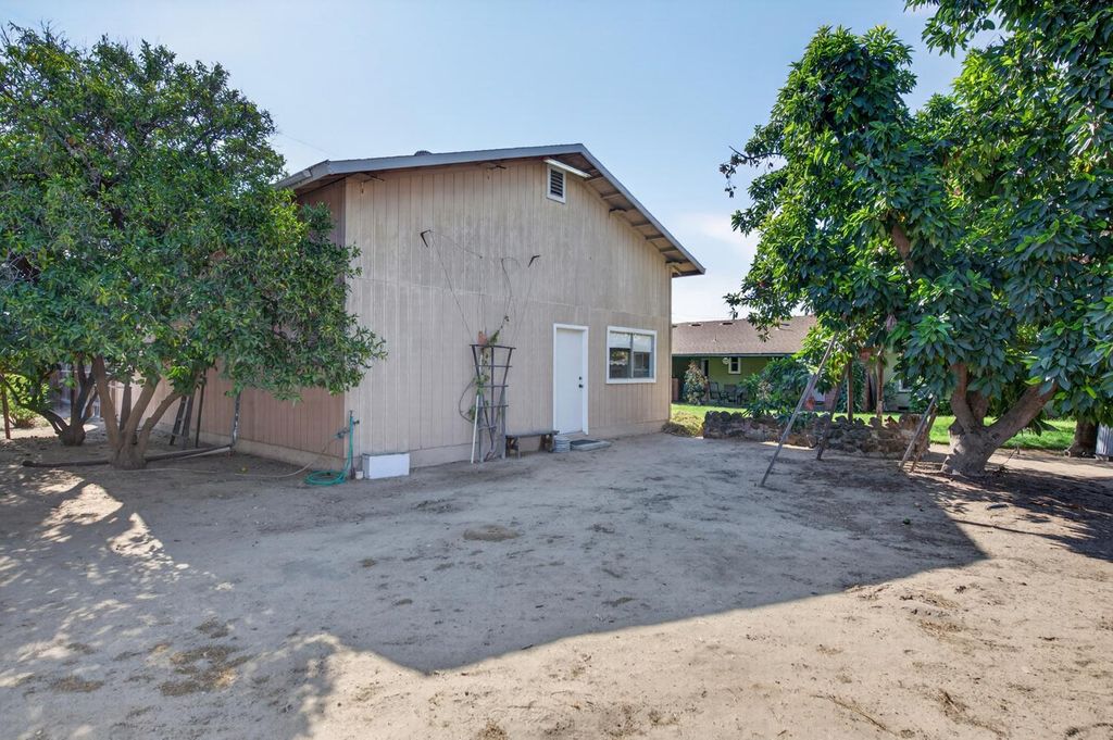 Image 35 of property listing at 75 W Sierra Avenue, Clovis, CA 93612