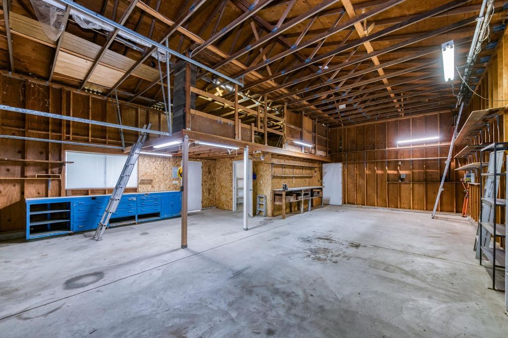 Image 38 of property listing at 75 W Sierra Avenue, Clovis, CA 93612