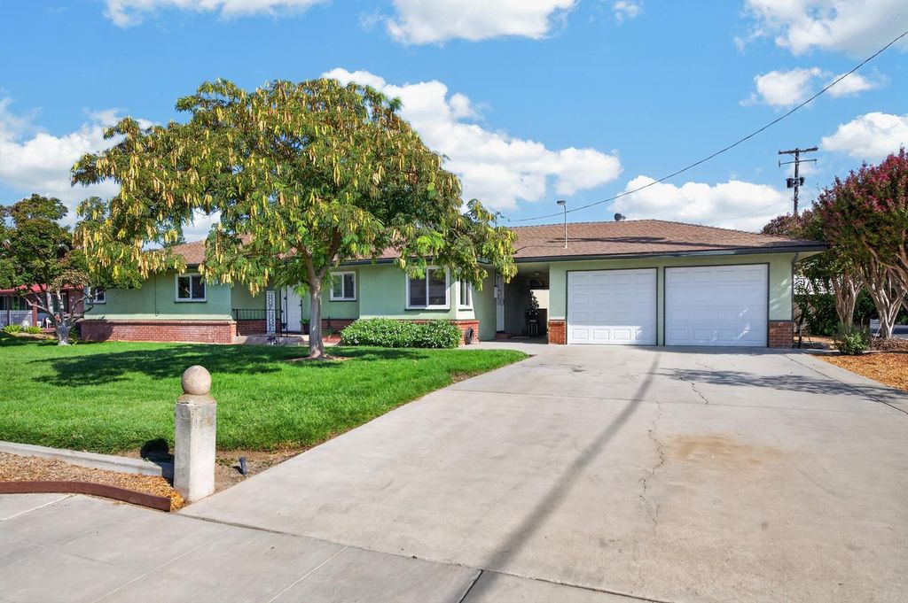 Image 41 of property listing at 75 W Sierra Avenue, Clovis, CA 93612