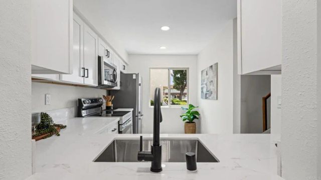 134 Espanas, Escondido, CA 92026