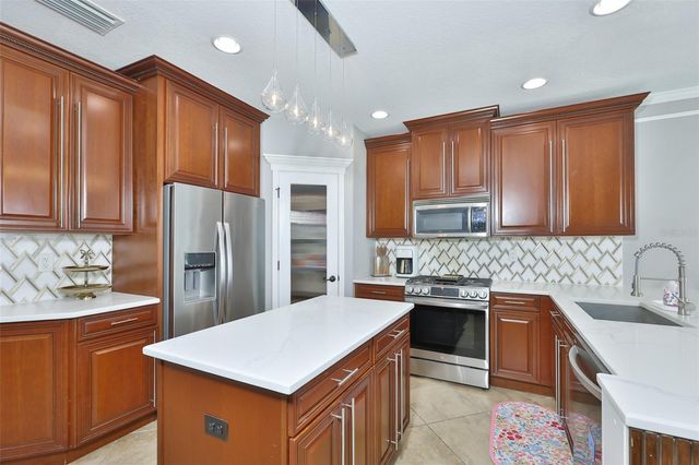 16012 LONEOAK VIEW DRIVE, Lithia, FL 33547