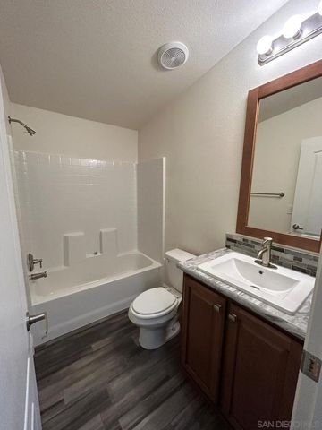 8975 Lamar St, Spring Valley, CA 91977