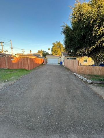 8975 Lamar St, Spring Valley, CA 91977